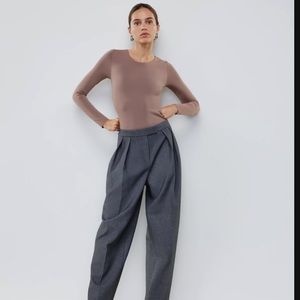 NWOT Babaton contour crew long sleeve bodysuit